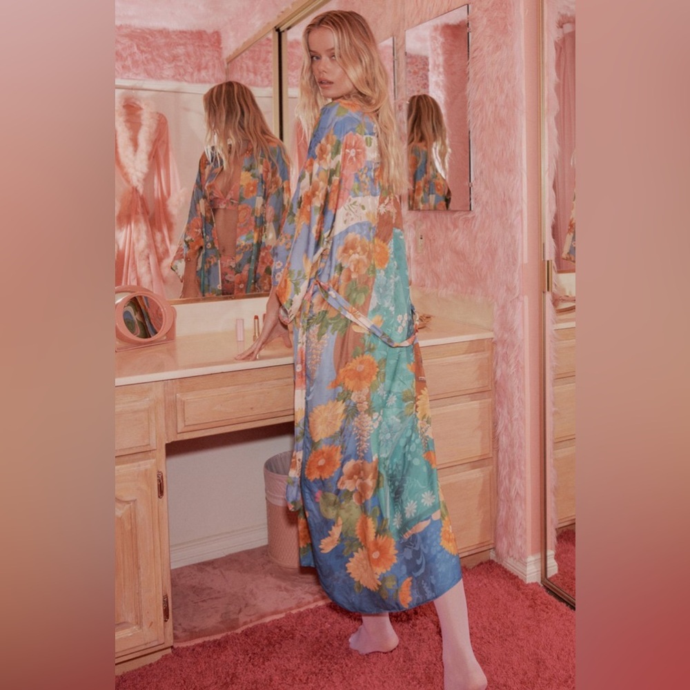 Spell Carrie Kimono ✨ M/L